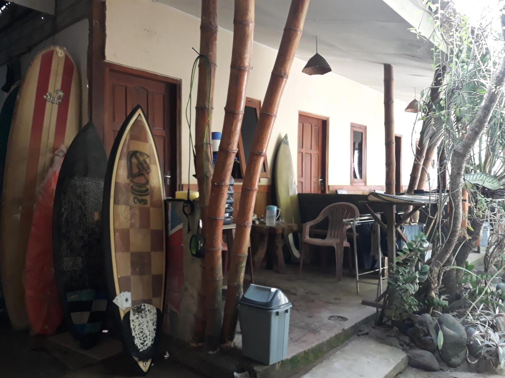 Apartament Big Daddy'S Surfcamp Pasanggaran Zewnętrze zdjęcie
